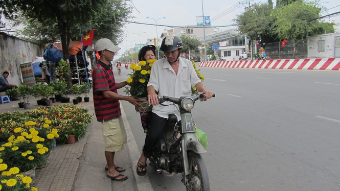 Chiều 30 tết, nhiều nơi không có hoa để bán - ảnh 8
